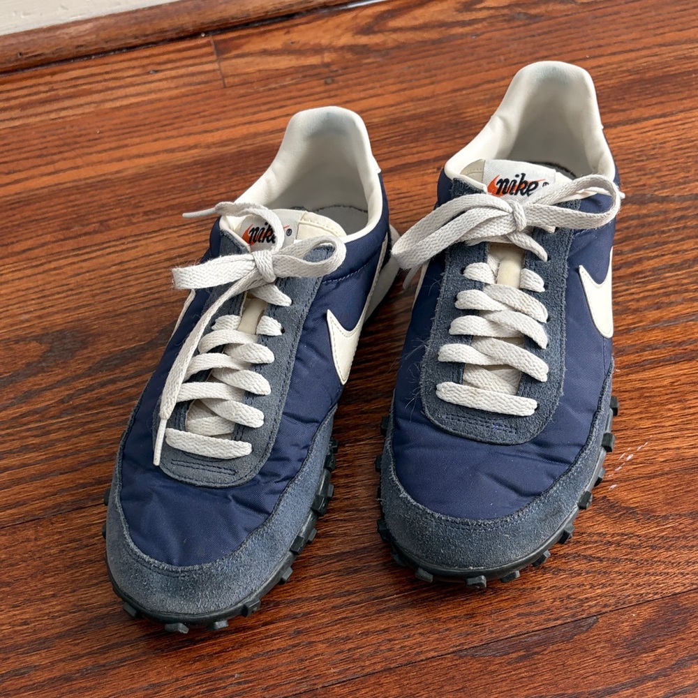 Nike Women’s Navy and White Retro Sneakers